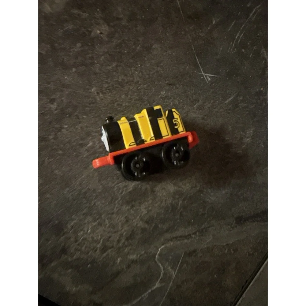 Thomas & Friends Core Moment Minis Bumble Bee James 1.5